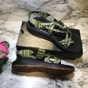 Olive green chacos ❣️